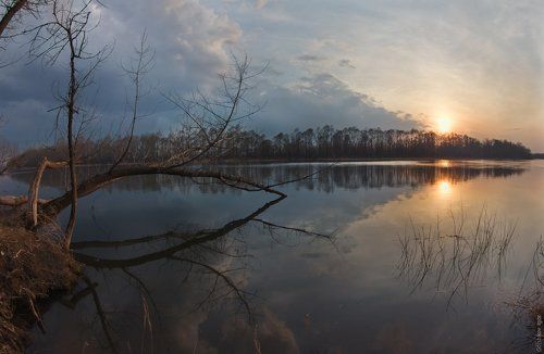 Майский вечер на Каме перед дождём