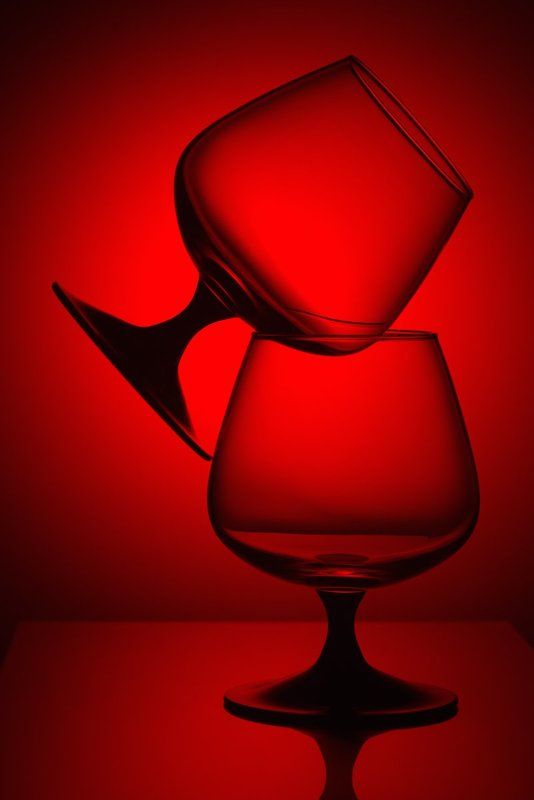посуда, стекло, напитки, натюрморт, композиция Красные бокалы фото превью