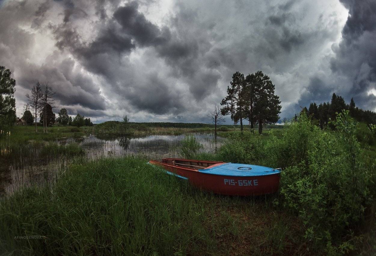 тучи, облака, берег,  лодка, лес, весна, Татьяна Афиногенова