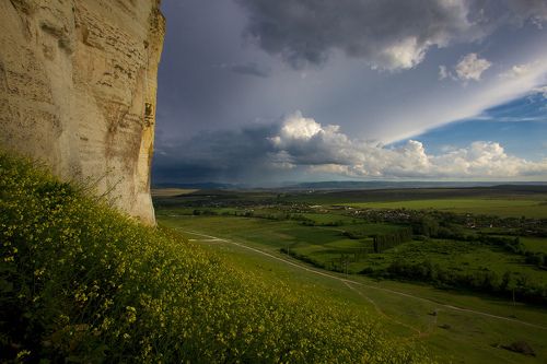 У подножия Белой скалы
