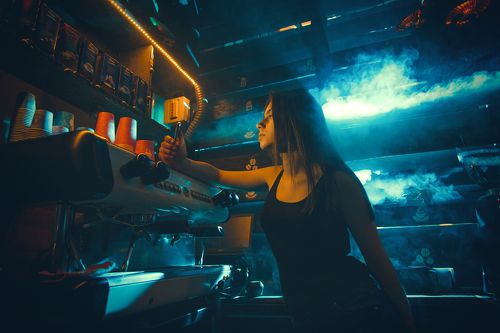 Фотосессия девушки в CLAPPER COFFEE