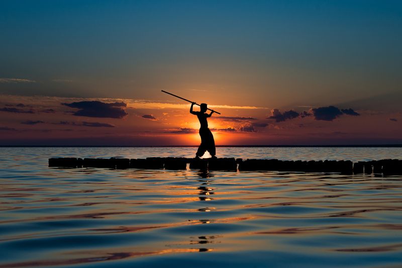 эльтон закат боец fighter озеро lake небо На закате фото превью