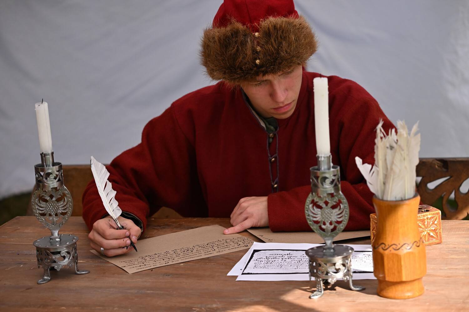 писарь, гусиные перья, подсвечники, средневековье, Дмитрий Ткаченко