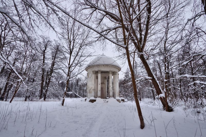 ротонда, парк Ротонда в заброшенном парке фото превью