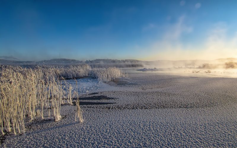 Мороз на озере фото превью