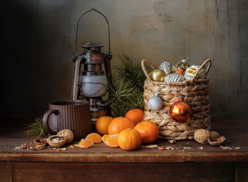 С мандаринами и игрушками фото превью