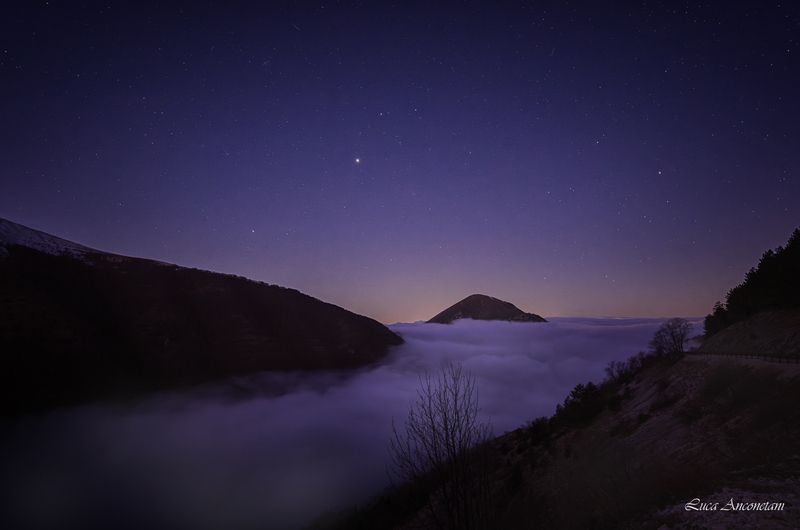 nature landscape blu hour umbria italy stars sky mountains appennini Just before dawn фото превью