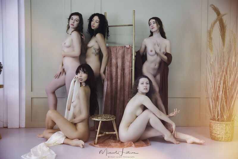 Портрет в интерьере фото превью