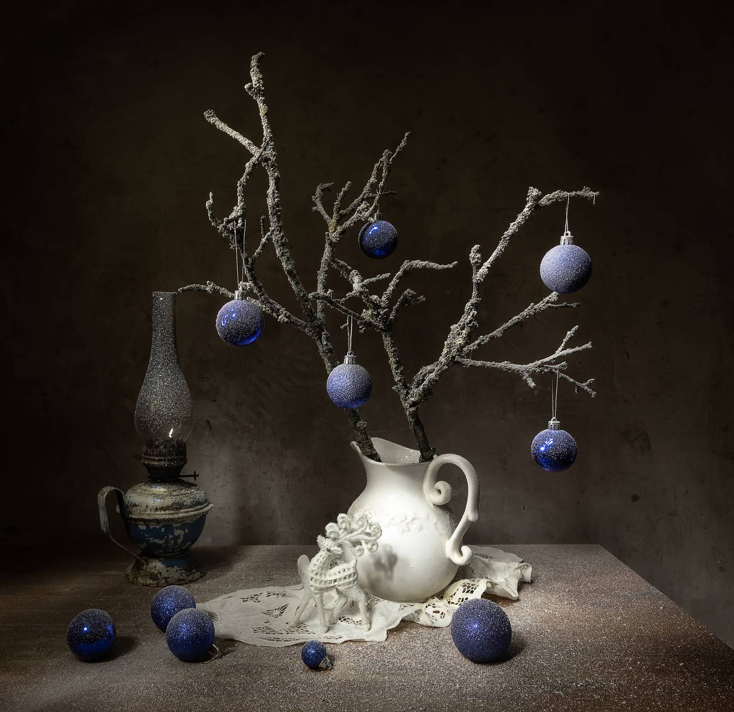 натюрморт, шарики, керосинка, олень, Татьяна Феденкова