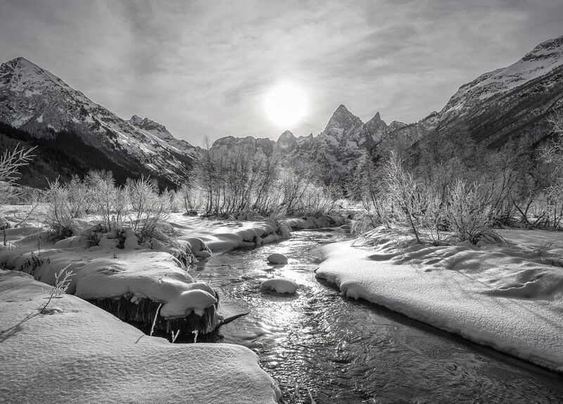 кавказ, горы, карачаево-черкесия, кчр, домбай, гоначхир, зима в горах, горы зимой, кавказский хребет, горная река, снег, иней Холодная река фото превью