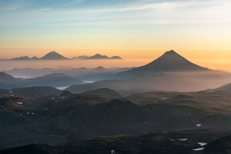 корякский, камчатка, авачинский, вулканы, рассвет, kamchatka, горелый, туман, велючинский Велючинский вулкан, Камчатка фото превью