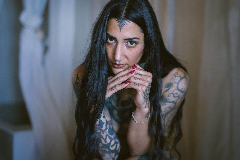 portrait, photography, beauty, tattoo, hairstyle, portraitgirl, glamour, naturallight, portraitphotography, alternative beauty, inked, tattooed model, body art, ink art, alternative fashion, editorial portrait, intense gaze, direct gaze, dark beauty, edgy Avital фото превью