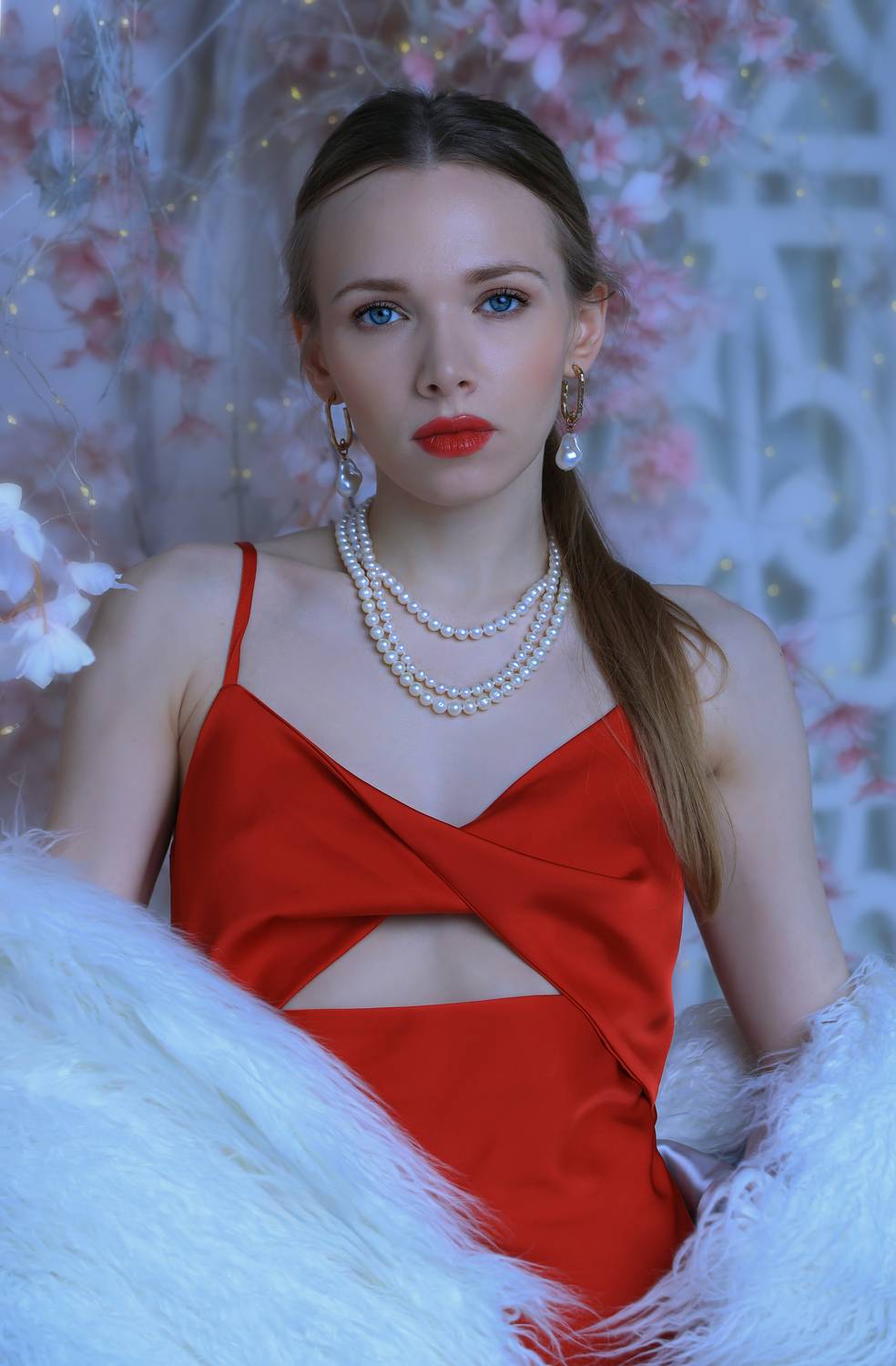 красивая девушка, гламур, портрет, студия, красное платье, белая шубка, Герцен Наталья