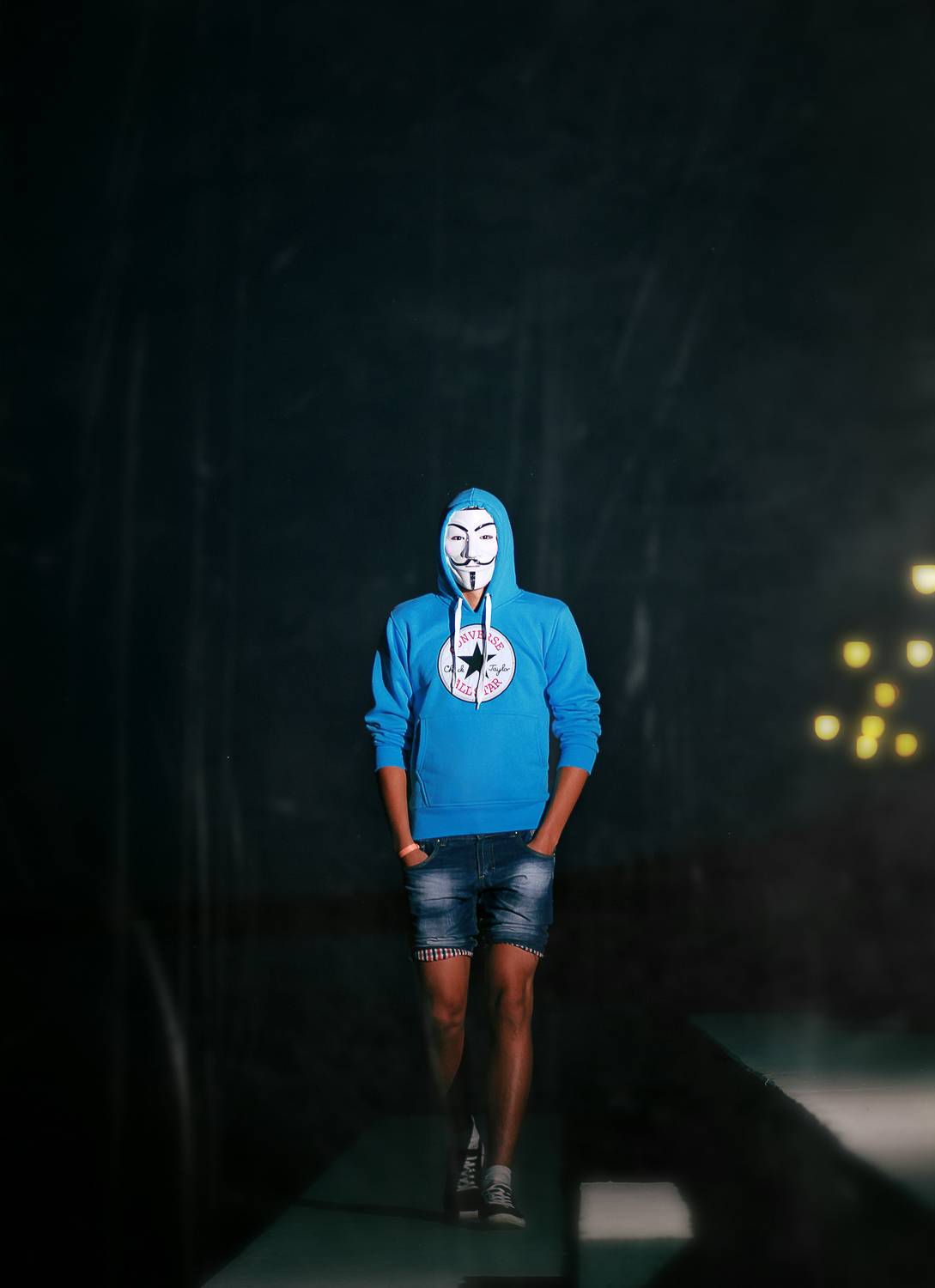 #СветИТень #Контраст #Драма #Анонимность #МаскаГайФокса #Движение #Стиль #Мода #Загадка #СовременноеИскусство, Раимун Алексей