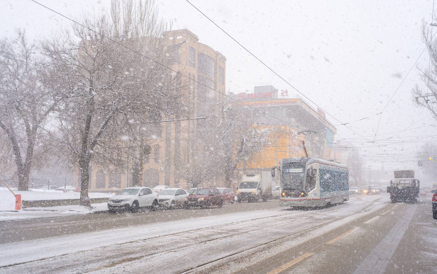 rostov, snowfall, old, city, winter, frozen, weather, tram, newyear,, Бугримов Егор