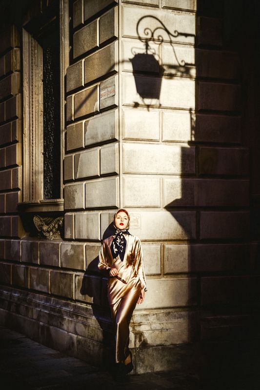 woman, portrait, fashion, beauty, outdoors Venice, wrapped in gold and secrets фото превью
