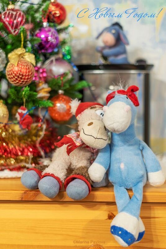 новогодняя открытка, новогодние игрушки, новогоднее поздравление, предметы, натюрморт, год красной огненной лошади Первый день нового года... фото превью