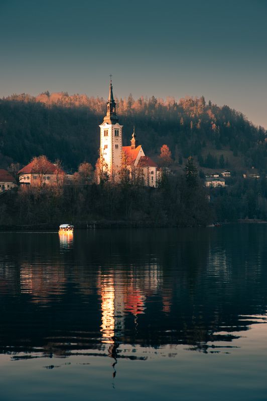 озеро остров церковь вода небо свет лодка Blejsko jezero фото превью