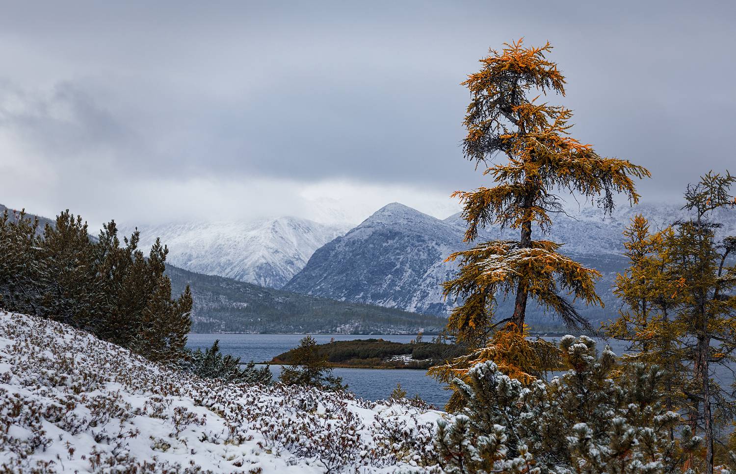 колыма, озеро джека лондона, горы, осень,, Кочкин Владимир