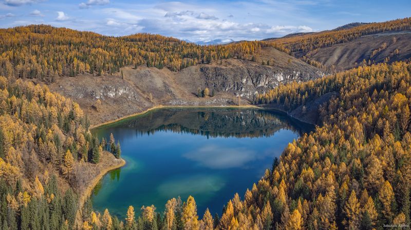 алтай, горный алтай, озеро уч-кёль, природа, осень, золотая осень Верхнее озеро Уч-Кёль фото превью