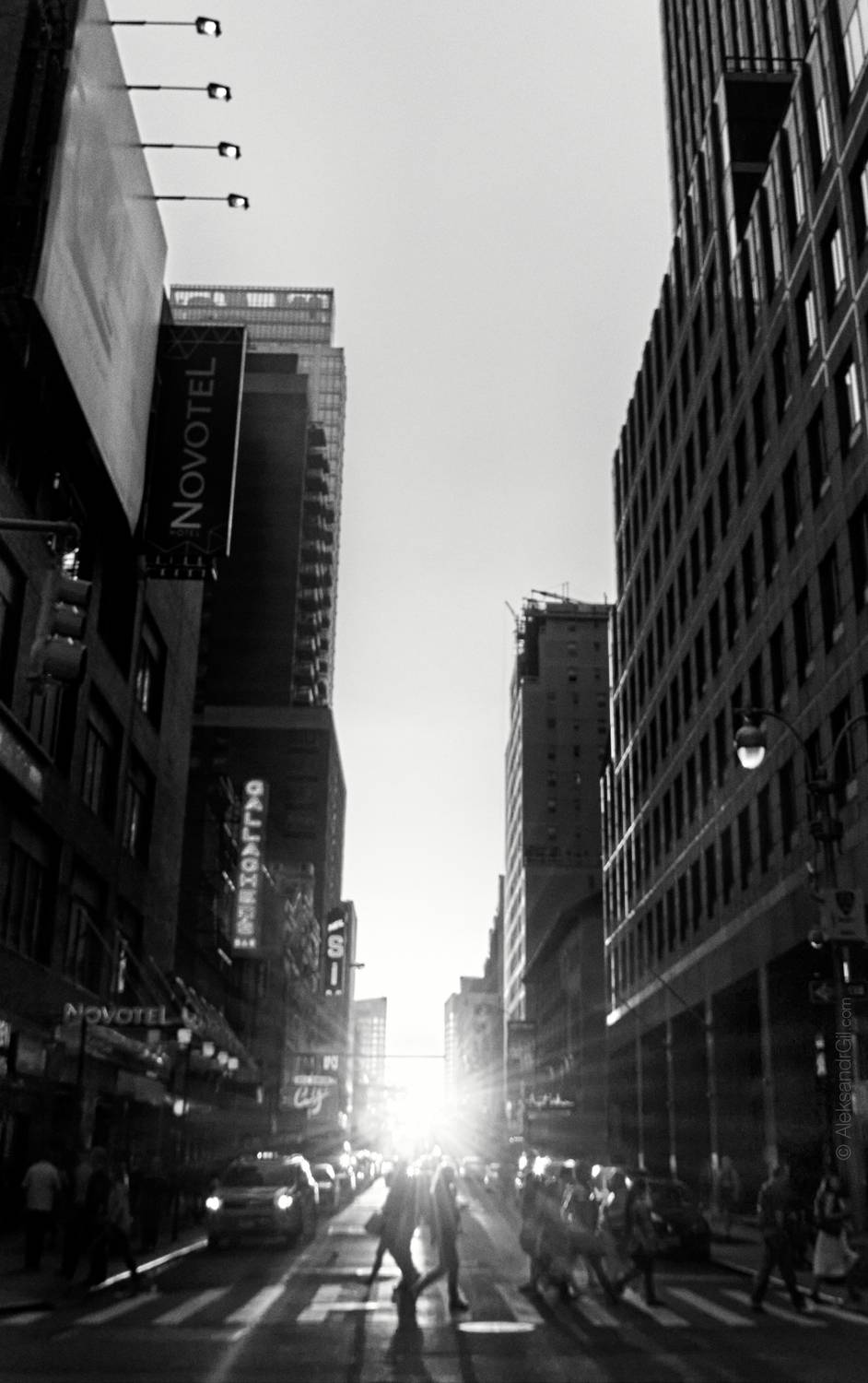 мантеттен, закат, небоскрёбы, пешеходы, улица, город, манхеттенхендж, Гиль Александр