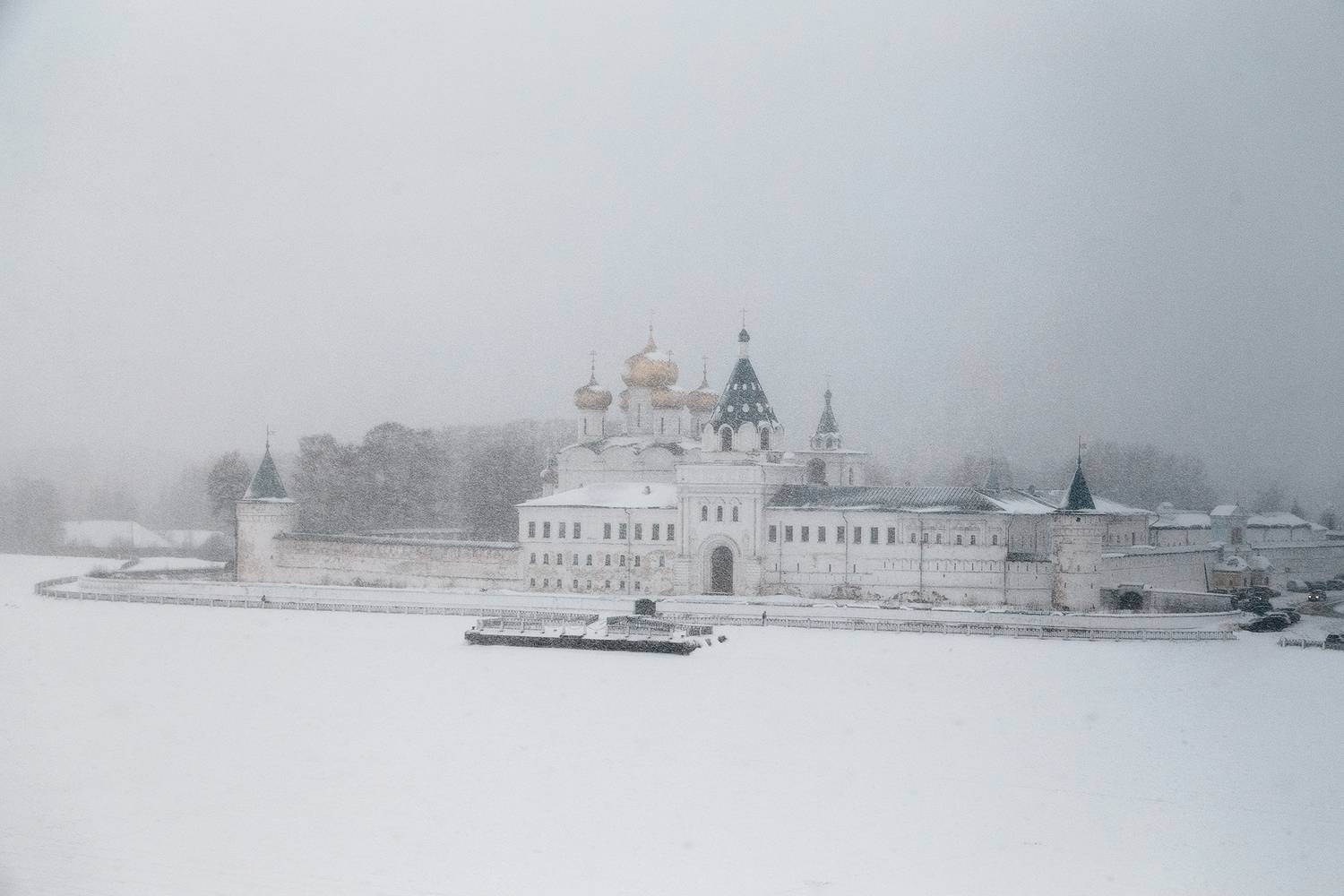 зима, снег, снегопад, река, монастырь, Макаров Роман