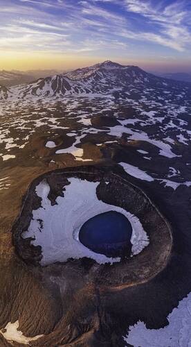 Рассвет над кратером