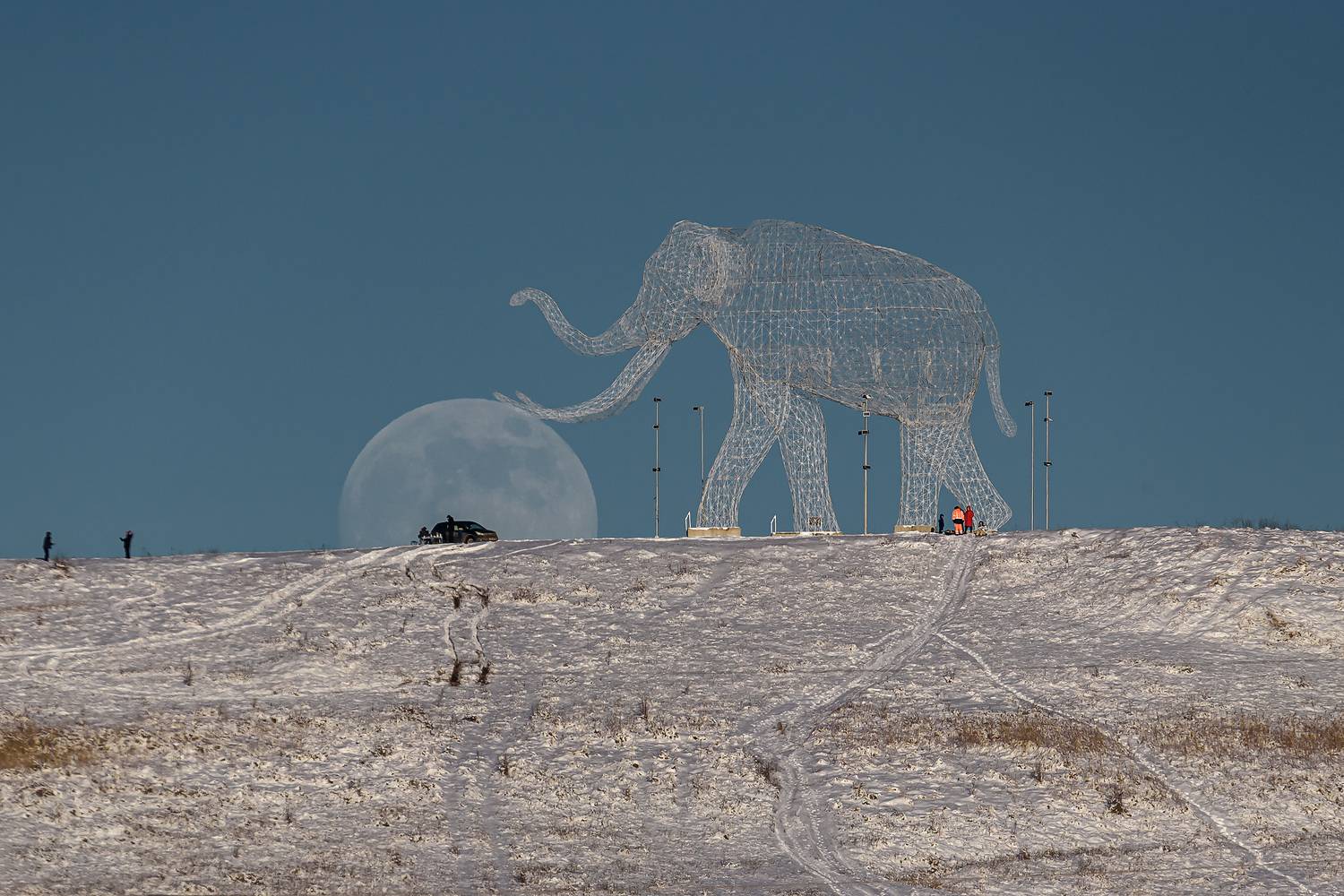 кавказ, ставропольский край, ставрополь, зимний город, луна, полнолуние, статуя, скульптура, fullmoon, moon, 600 мм, Zakharov Armen