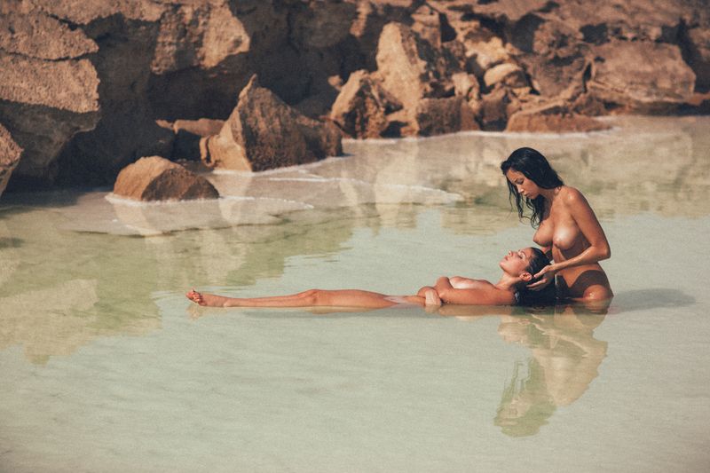 photography, artistic nude, fine art photography, dead sea, nature, landscape photography, reflection, water, outdoor photography, natural beauty, israel, middle east, travel photography, geological, mineral formations, serene, contemplative, environmenta Dead Sea 45 фото превью