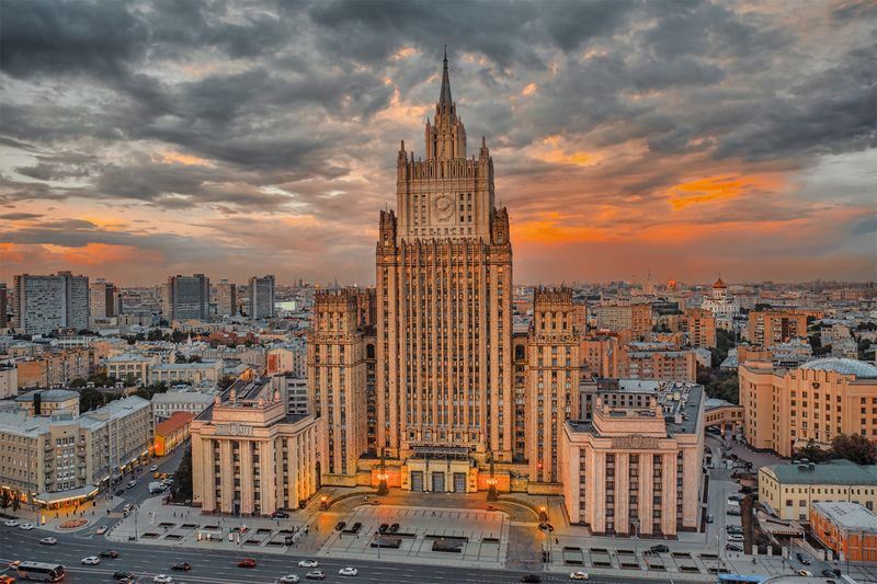 Здание МИД  РФ на Смоленской площади в Москве фото превью