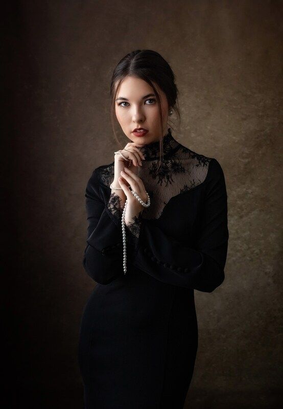 Портрет с бусами фото превью