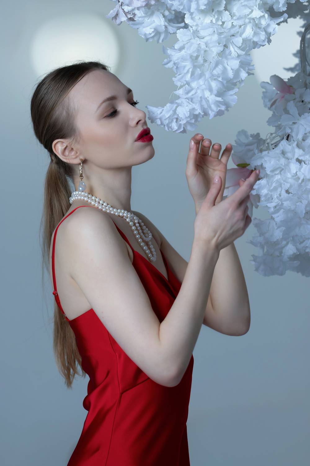 красивая девушка, красное платье, жемчуг, гламур, студийная съемка, Герцен Наталья