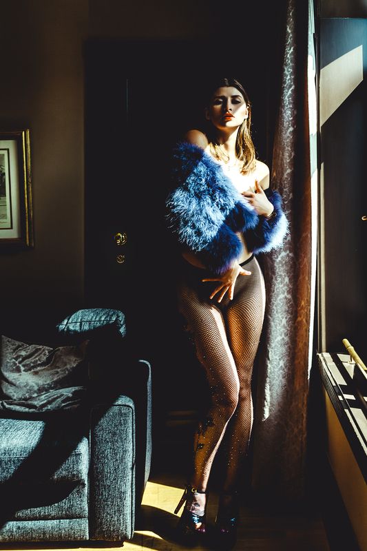 woman, portrait, fashion, beauty, indoors, glamour Temptation with intention фото превью