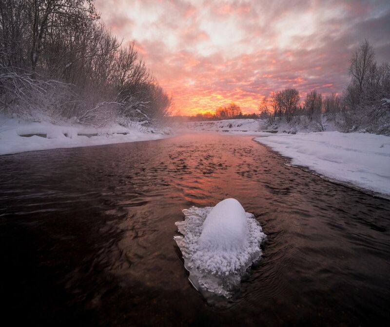 Алый рассвет на реке Омутной фото превью