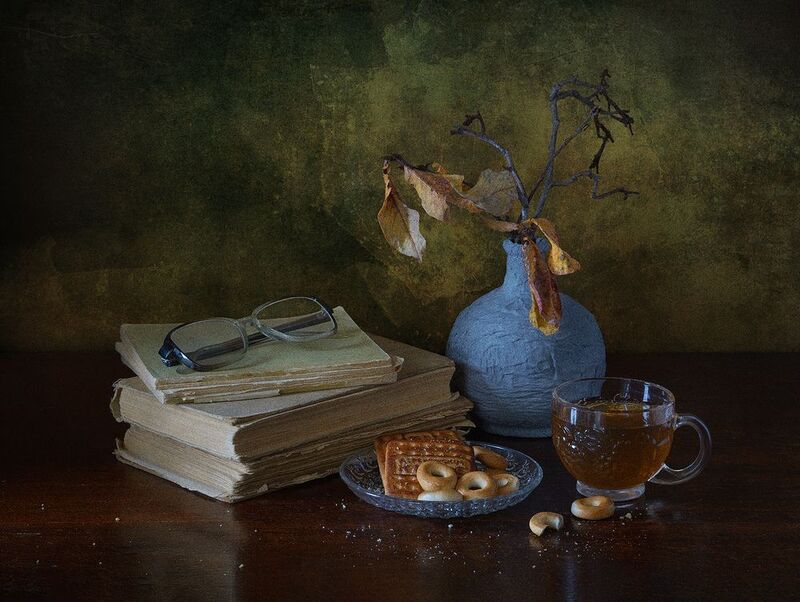 печенье, сушки, чай, книги, очки, ветки  фото превью