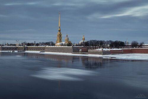 Ледоход у Петропавловской крепости