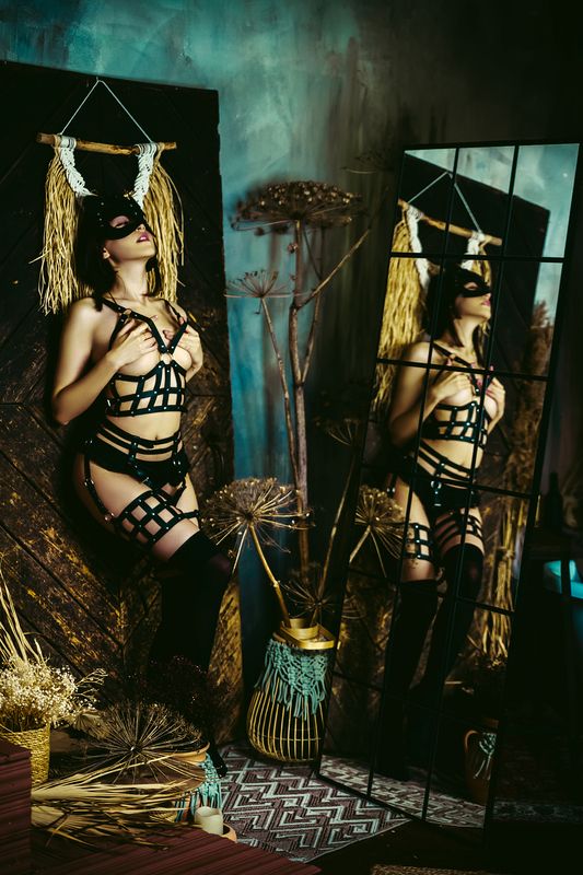 woman, portrait, fashion, beauty, indoors, glamour Where mirrors tell the truth фото превью