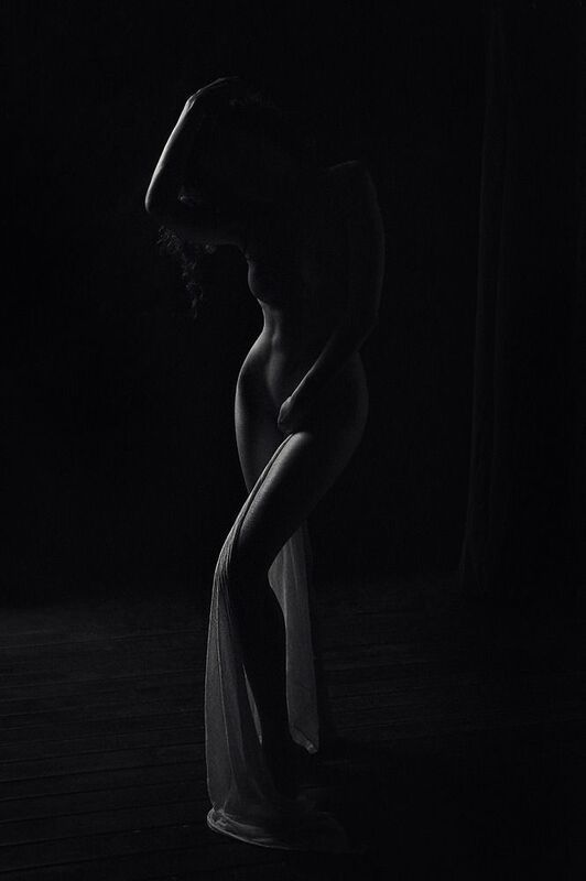 Во тьме фото превью