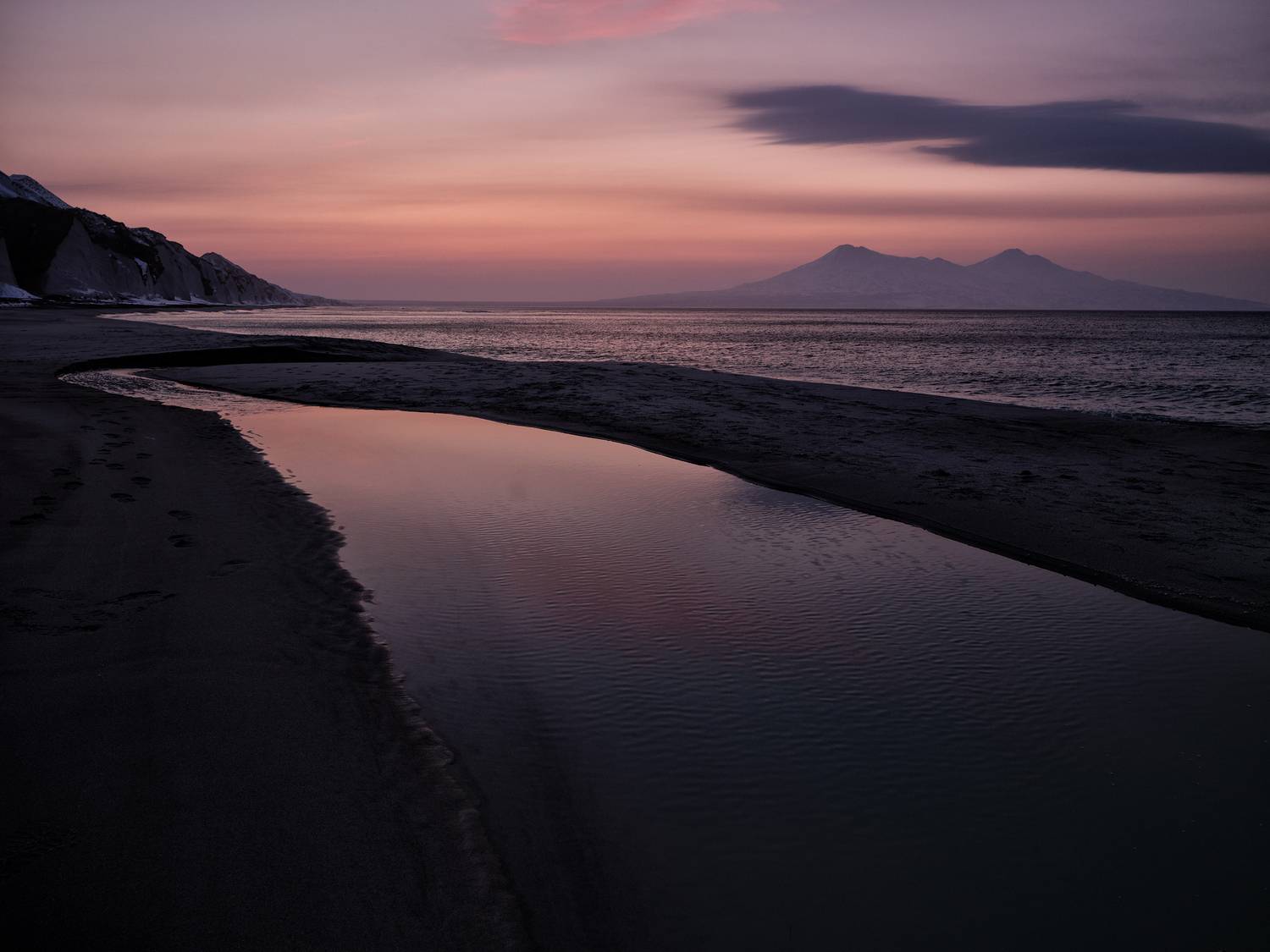 Итуруп Курилы Сахалин Белые скалы закат море дальний восток вулкан, Ivan Godovikov