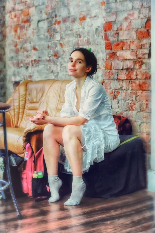 девушка, красавица, богиня Заряна. Отдых танцовщицы фото превью