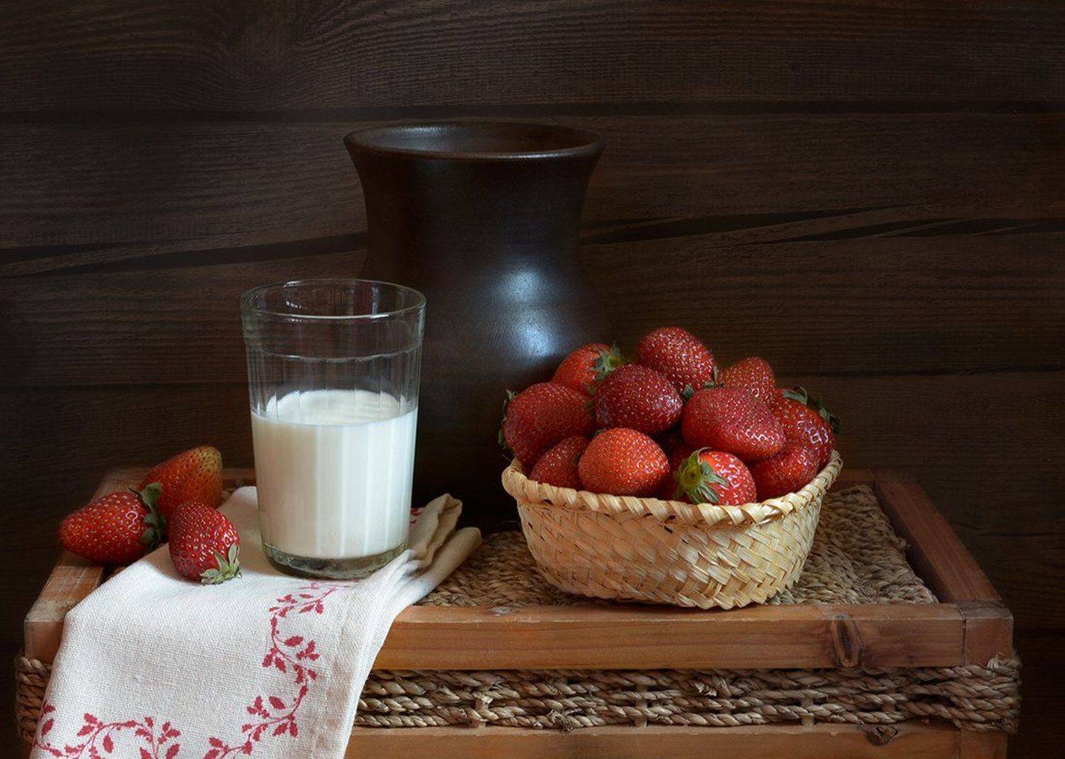 натюрморт, клубника, still life, календарь, кувшин, Elena