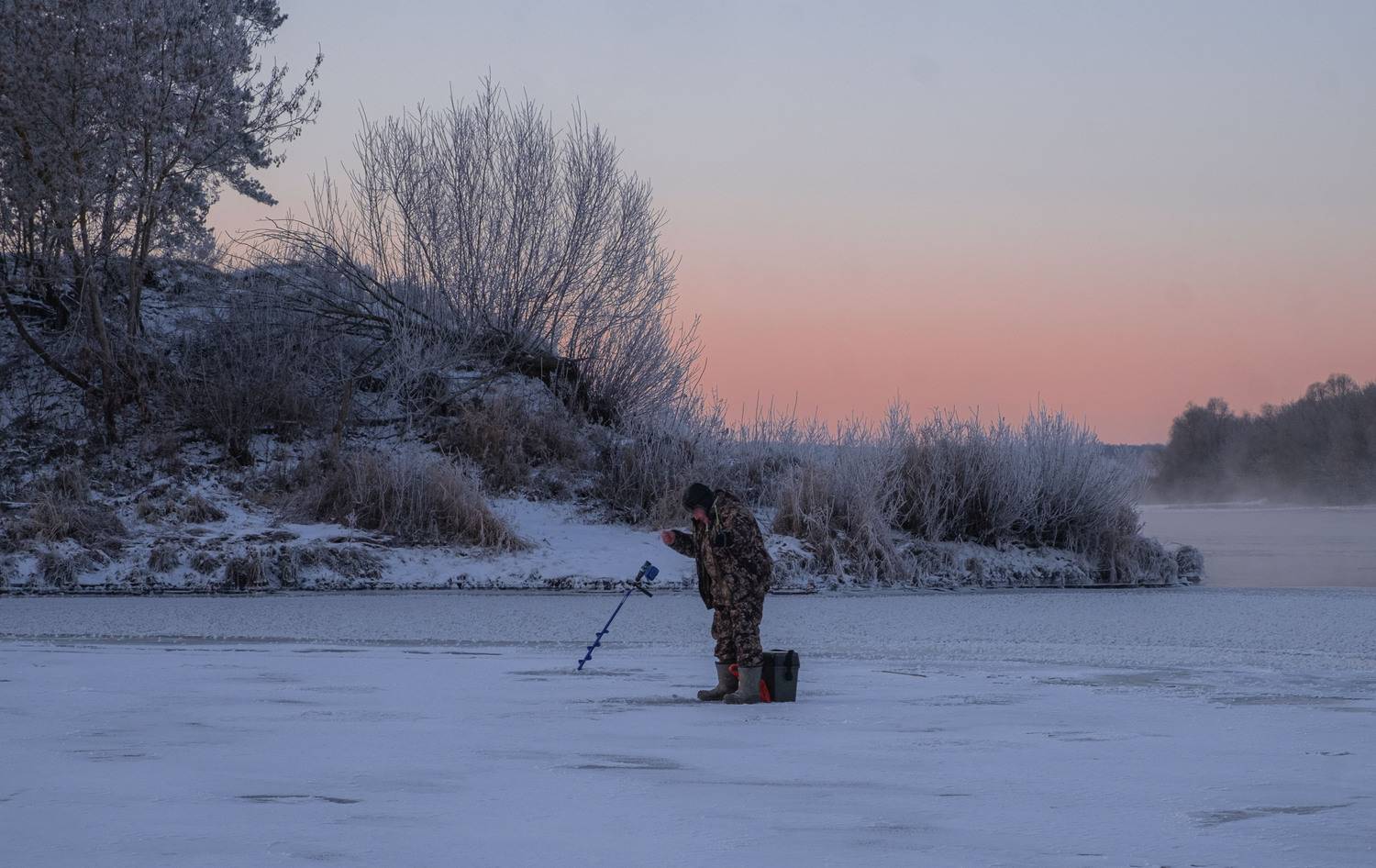 зима озеро лёд рыбак, Александр Строков