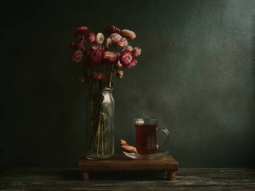 Чашка чая и цветы