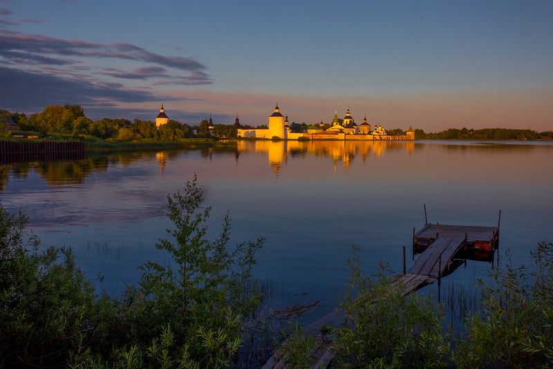 монастырь, озеро, кириллов, закат Монастырь на закате фото превью