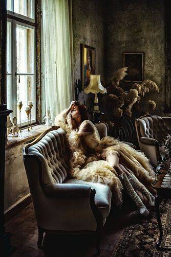 Stillness dressed in light