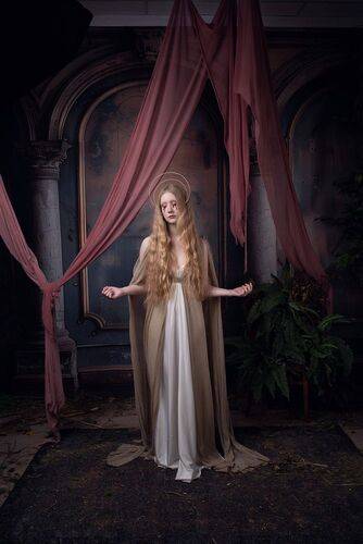 Плачущая Мадонна (Эллианна)