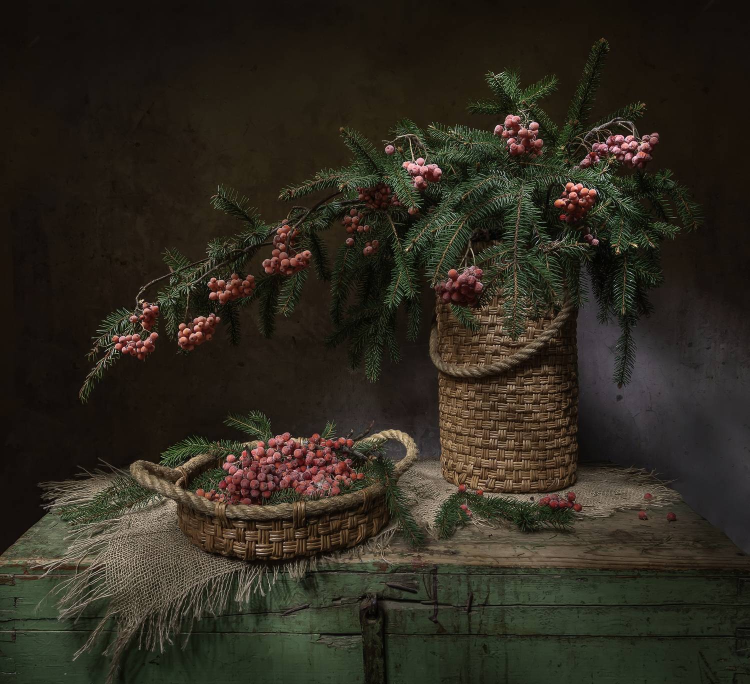 натюрморт, сундук, рябина, ель, Татьяна Феденкова