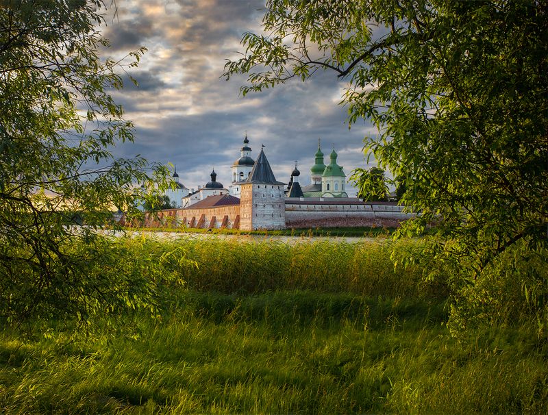 монастырь, озеро, кириллов, башня Вид на монастырь фото превью