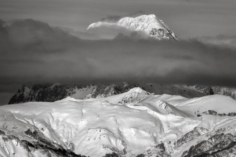 Виды на заснеженные горы с Красной Поляны (2200м) фото превью