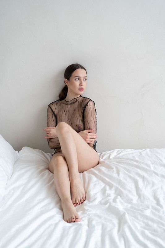 fashion, posing, adult, nude, erotic, healthy, portrait, glamour, girl, health, black, pose, attractive, pretty, female, model, beautiful, naked, body, caucasian, care, breast, lady, background, breasts, people, figure, art, hair, beauty Art nude фото превью